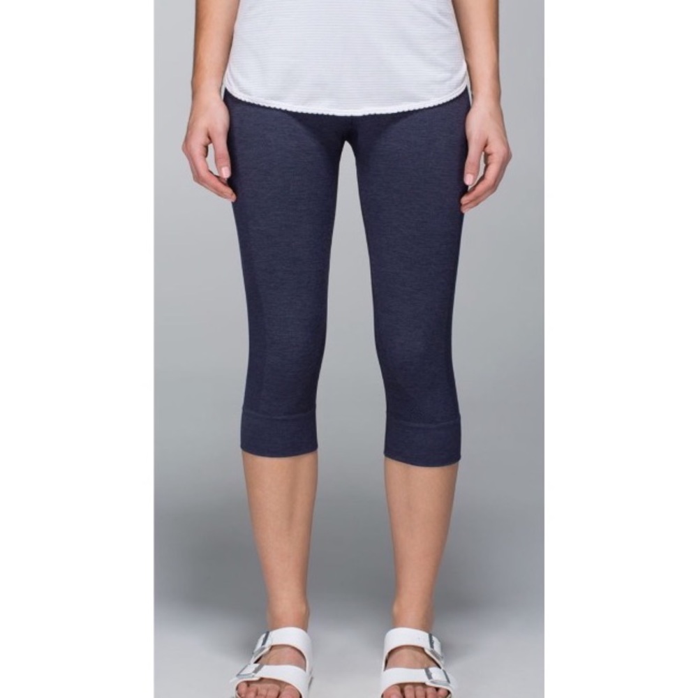 Lululemon Seamlessly Street Crop Cadet Blue size 4 Lulu seamless crop leggings